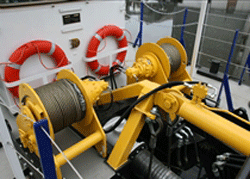 For hoisting the trailing pipe, the bow connection or the cutter ladder or for side wires we design and manufacture hydraulically and electrically driven winches. 